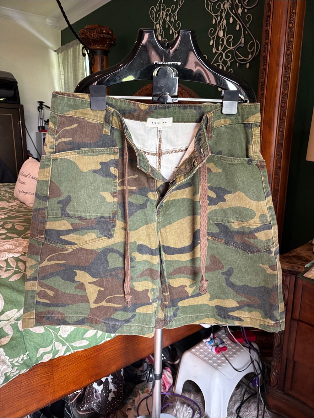 RISEN Brand New Camouflage Utility Womens Shorts - Green Camo